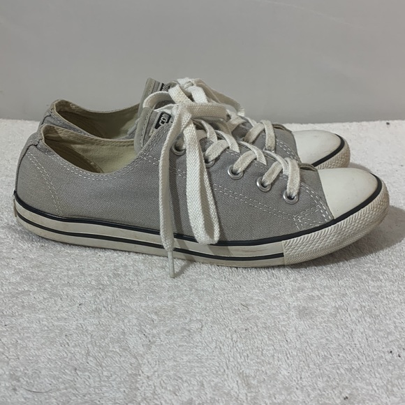 Converse All Star low women’s size 6 grey Chuck Taylor - Picture 2 of 8